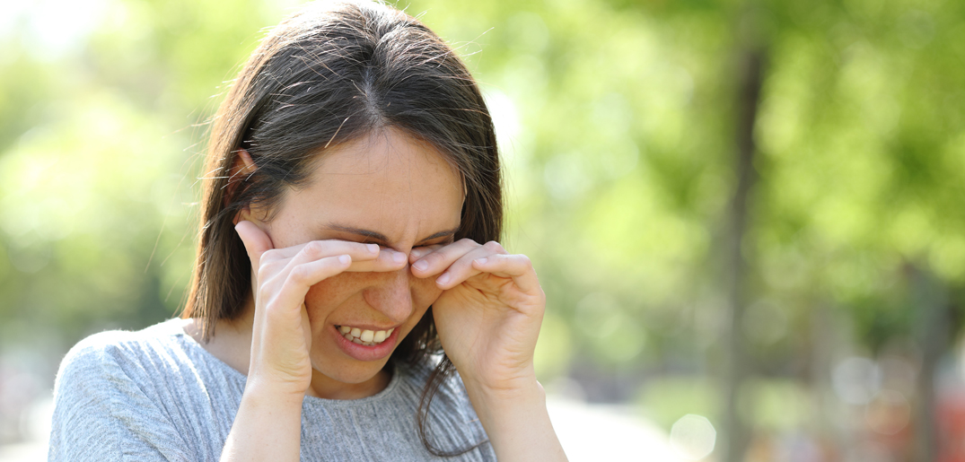 woman itchy eyes blepharitis.jpg