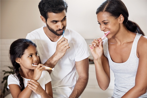 family_brushing_teeth_sum.jpg